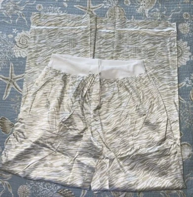 ¡NUEVO CON ETIQUETAS! Ret. Pantalones de salón para dormir sedosos con rayas de tigre doradas Royal Standard de $49 talla S Foto 1 de 4