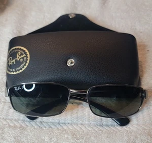 Ray-Ban RB3364 Schwarz und Silber Rahmen Sonnenschirme mit Etui (siehe Zustand Fotos) - Bild 1 von 8