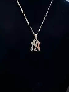 Collar New York Yankees - Delicado Collar - Cadena Fina Oro 20" - Minimalista - Imagen 1 de 3