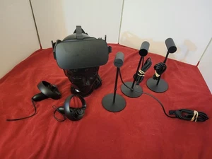 Oculus Rift PC Powered VR Headset With Controllers & Sensors - Picture 1 of 10