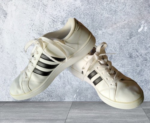 Sneaker Adidas unisex per ragazzi Grand Court taglia 2 1 2 bianco nero.