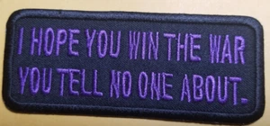 ESPERO QUE GANES LA GUERRA NO LE DIGAS A NADIE SOBRE Parche aprox 1.5X4" morado - Imagen 1 de 2