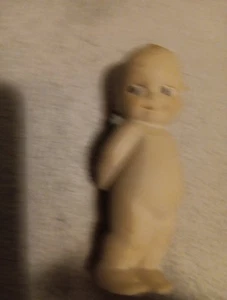 Estatuilla de diamantes de colección Enesco Kewpie Holding 1995 - Imagen 1 de 3