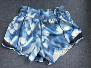 Lululemon Blue Tie Dye Shorts Attached Under Pant SZ 4 EUC - Picture 1 of 4