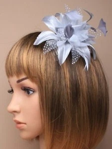 NEW Silver Grey Feather Flower Comb Fascinator Wedding Ascot Prom Ball Races - Picture 1 of 3