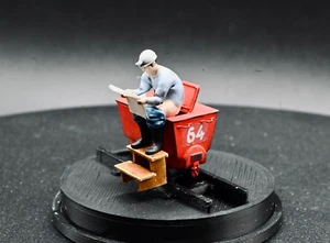 Bergmann auf Kübelwagen Wismut Bergwerk Bergbau H0 1:87 Bausatz 3D Druck DDR - Bild 1 von 4