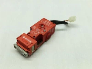 Allen-Bradley Guard Master Spartan 440G-S36001 SER A Safety Switch 24V - Picture 1 of 12