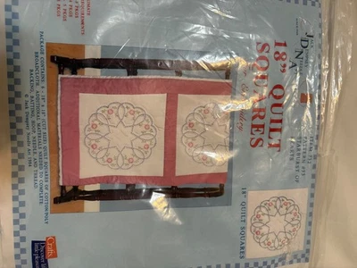 Edredón cuadrado Jack Dempsey Needle Art 18" Foto 1 de 4