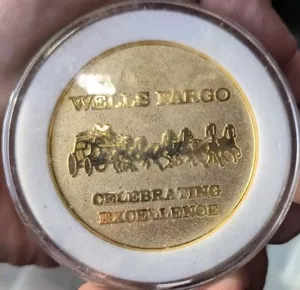 Moneda de oro Wells Fargo premio 2009 en estuche de plástico - Imagen 1 de 2