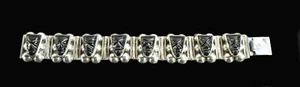 VINTAGE MEXICAN STERLING & CARVED BLACK ONYX BRACELET BY ' P.Y.'- GORGEOUS - Picture 1 of 7