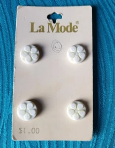 La Mode Vintage White Flower Buttons On Card 7/16" Round Plastic Shank Back - Picture 1 of 3
