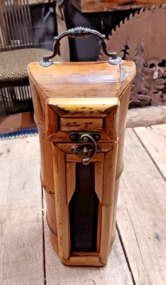 Portabotellas de vino de bambú con tapa con bisagras, pestillo y mango Foto 1 de 4