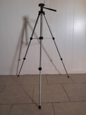 Samsonite Tripod Camera Pan Head Expandable Tiltable Liteweight. 48". No Box. - Image 1 of 4