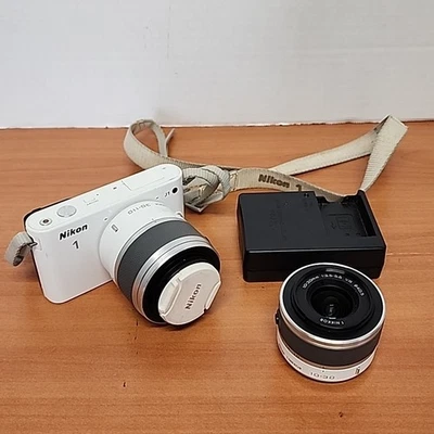 Cámara digital Nikon 1 J1 10,1 MP con lentes de 10-30 mm y 30-110 mm SD 16 GB - ¡Bonita! Foto 1 de 4