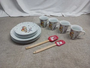 Disney Winnie the Pooh Piglet Christmas Dinner Plates Salad Plates Spatula Cups - Picture 1 of 19