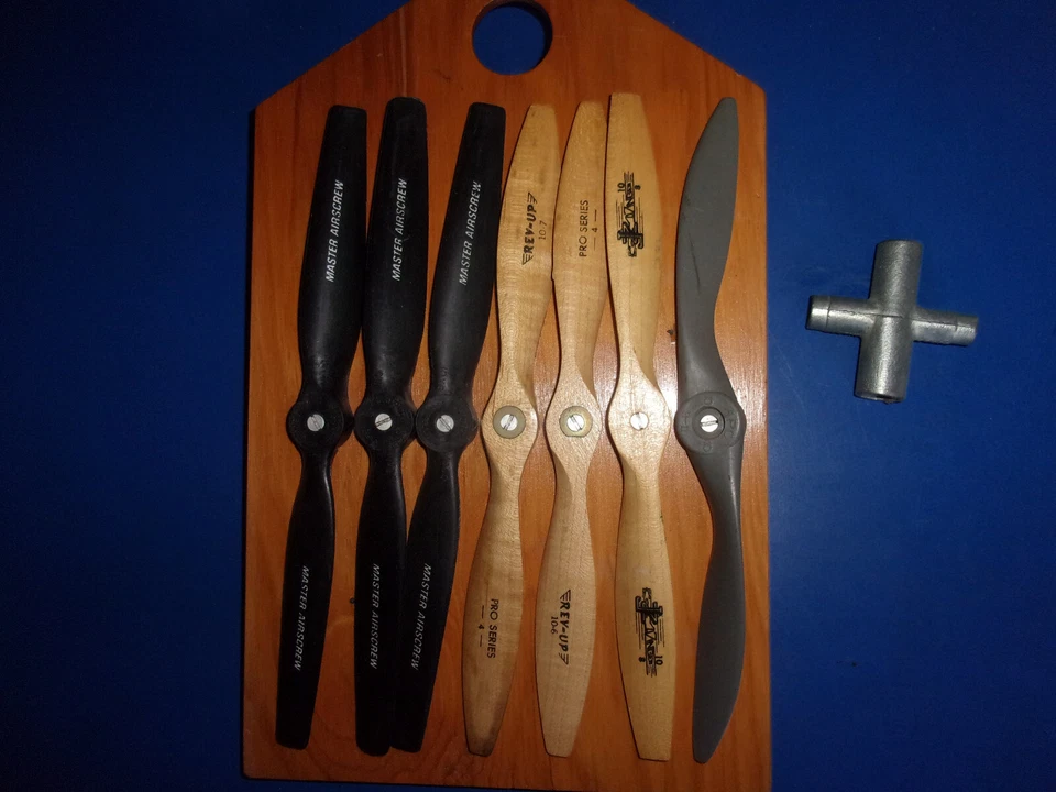 Master Airscrew Lot of 7 Propellers + Board & Wrenches 10x6 10x7 10x8 10x10 B-11 - Image 1 of 4