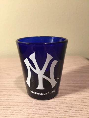 2013 NEW YORK YANKEES SHOT GLASS 2 oz ROUND HUNTER/MLBP Cover