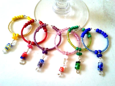 Dijes de copa de vino Millefiori hechos a mano (juego de 6) Foto 1 de 4