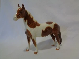 Original Beswick Inglaterra Marrón Skewbald Pinto Pony Caballo Porcelana v2 - Imagen 1 de 12