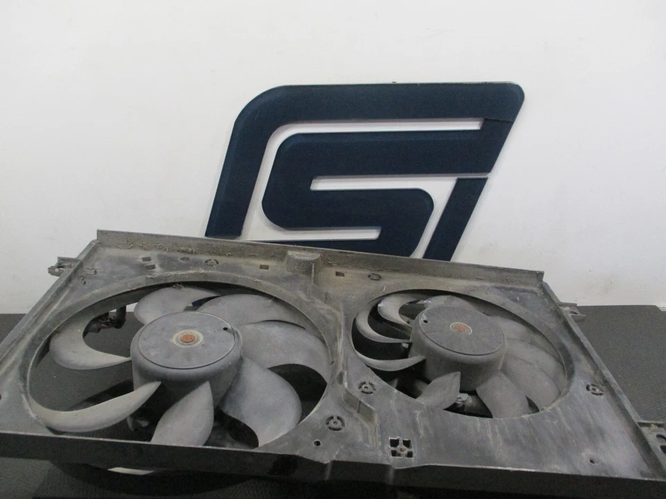 Volkswagen Beetle 2002 - Conjunto de ventilador de refrigeración Foto 1 de 4