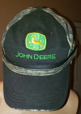 Gorra camuflada John Deer se convierte en visera  Foto 1 de 4