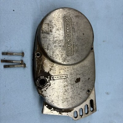 1978 Kawasaki KM100 Vintage Enduro Motorcycle motor side cover sprocket cover Foto 1 de 2