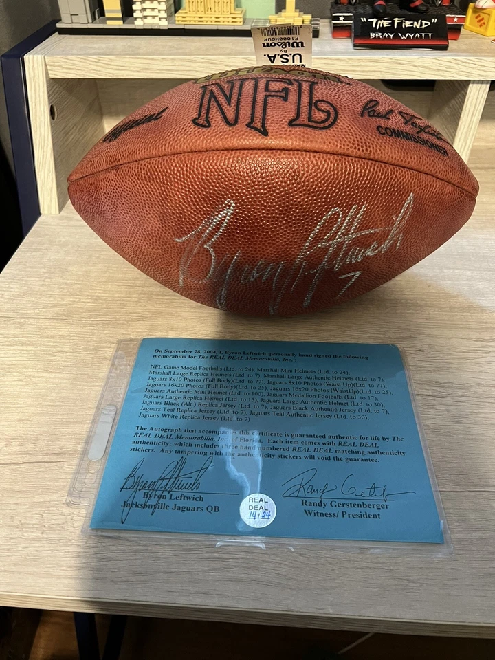 Fútbol oficial de la NFL firmado por Byron Leftwich Foto 1 de 4