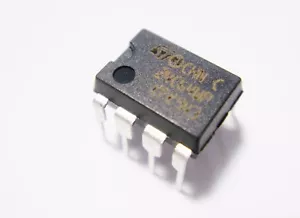 24C64 EEPROM 64KBIT I2C Seriell DIL8 #AH71 - Picture 1 of 3