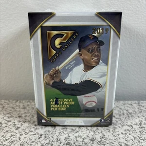 Topps Gallery Blaster Box 2019 - 4 tarjetas de prueba de artista por caja nuevas selladas de fábrica - Imagen 1 de 6