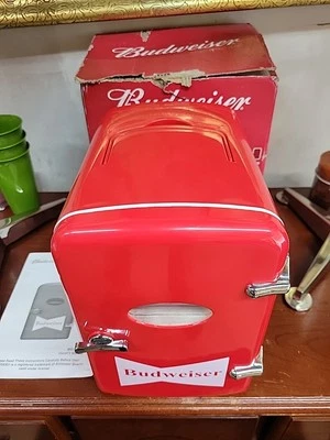 Mini refrigerador personal Budweiser 6 latas mini refrigerador 120 V CA o 12 V CC hogar/coche Foto 1 de 4