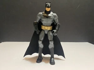 Figura de acción 2013 Mattel DC Comics Total Heroes Batman 6"" Dark Knight - Imagen 1 de 7