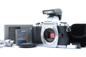 Near Mint Olympus OM-D E-M5 Digital Camera Silver Body w/ Flash Shutter 3423 - Picture 1 of 24