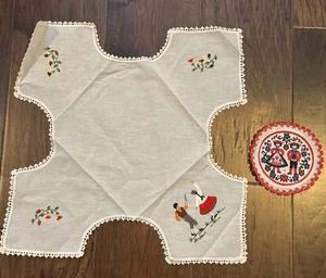 Cesto di pane ricamato fodera e centrino - bianco con coppia in costumi popolari - Foto 1 di 6