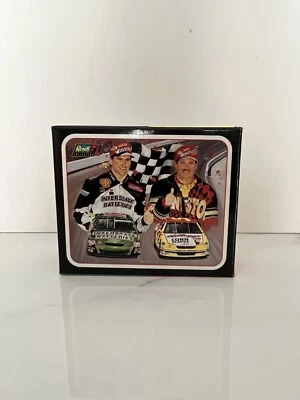 Juego de 2 coches de lata conmemorativa de coleccionista Revell Terry & Bobby Labonte 1:64 Foto 1 de 4