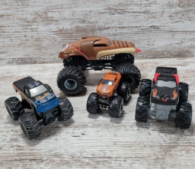 Monster Jam Truck Lote de 4 Foto 1 de 4