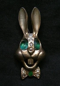 Vintage Bugs Bunny rhinestone brooch, 2 inches   - Picture 1 of 5