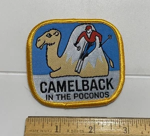 Insignia de parche tejido Camelback in the Poconos Pennsylvania Skiing Área - Imagen 1 de 3