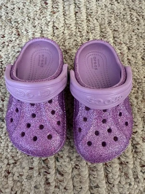 Zapatos Crocs para niños pequeños talla 5 púrpura brillo Foto 1 de 3