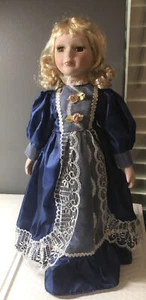 "Muñeca rubia de porcelana de 16"" en vestido de satén azul real con soporte para muñeca ver descripción" - Imagen 1 de 4