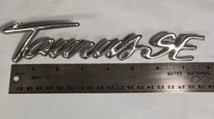 98 99 Ford Taurus SE Rear Bumper Script Emblem Nameplate Badge OEM Trunk 1998 - Picture 1 of 3