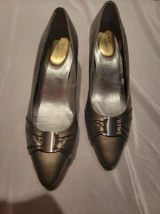 Ladies Shoes Size 6WW Heels.  Pewter.  By Ros Hommerson. - Picture 1 of 9