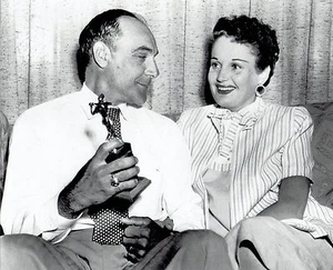 1954 Wire Photo Chicago Cubs manager Phil Cavarretta & wife at home in Dallas TX - Picture 1 of 2