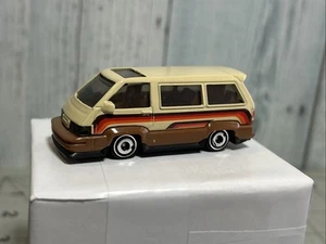 Hot Wheels 1986 Toyota Van Diecast 1:64 Scale *LOOSE - Picture 1 of 6