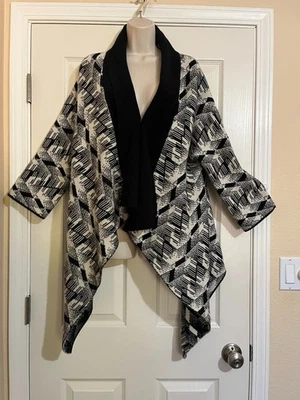 Suéter Cárdigan Geométrico Abierto Envolvente Colección Cachemira NEIMAN MARCUS Foto 1 de 4