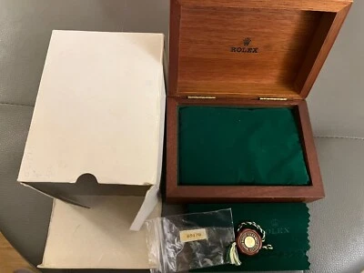 Caja de Madera ROLEX Antigua Rara Años 60 Caja Y Accesorios Genuinos Foto 1 de 4