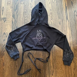 NUEVO SIN ETIQUETAS FOREVER 21 SUDADERA CON CAPUCHA CORBATA NEGRA BLING ROSA LLAMAS DIAMANTES DE IMITACIÓN S - Imagen 1 de 11