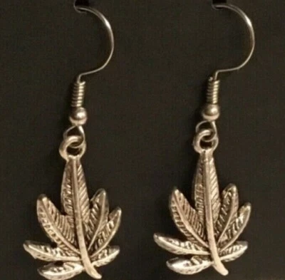 Pendientes de marihuana 3D hechos a mano plata tibetana antigua 👻🧲 2~genial~4~escuela Foto 1 de 4