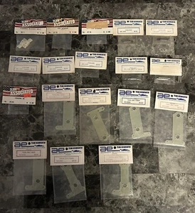 (B1) TEAM ASSOCIATED Parts Lot Of (30) Pan 12lc, 12L4, 12R5 Pan Car Lots - Picture 1 of 6