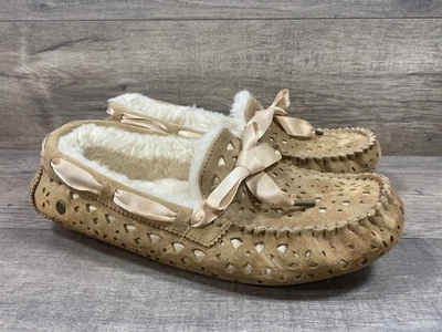 Zapatillas UGG Dakota Sunshine Perf Cinta Satén Cordones Lazo Castaño Para Mujer Talla 9 Foto 1 de 4