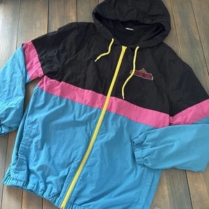 Giacca a vento vintage 1990/ Universal Studios con cappuccio color block XL (D9) - Foto 1 di 9